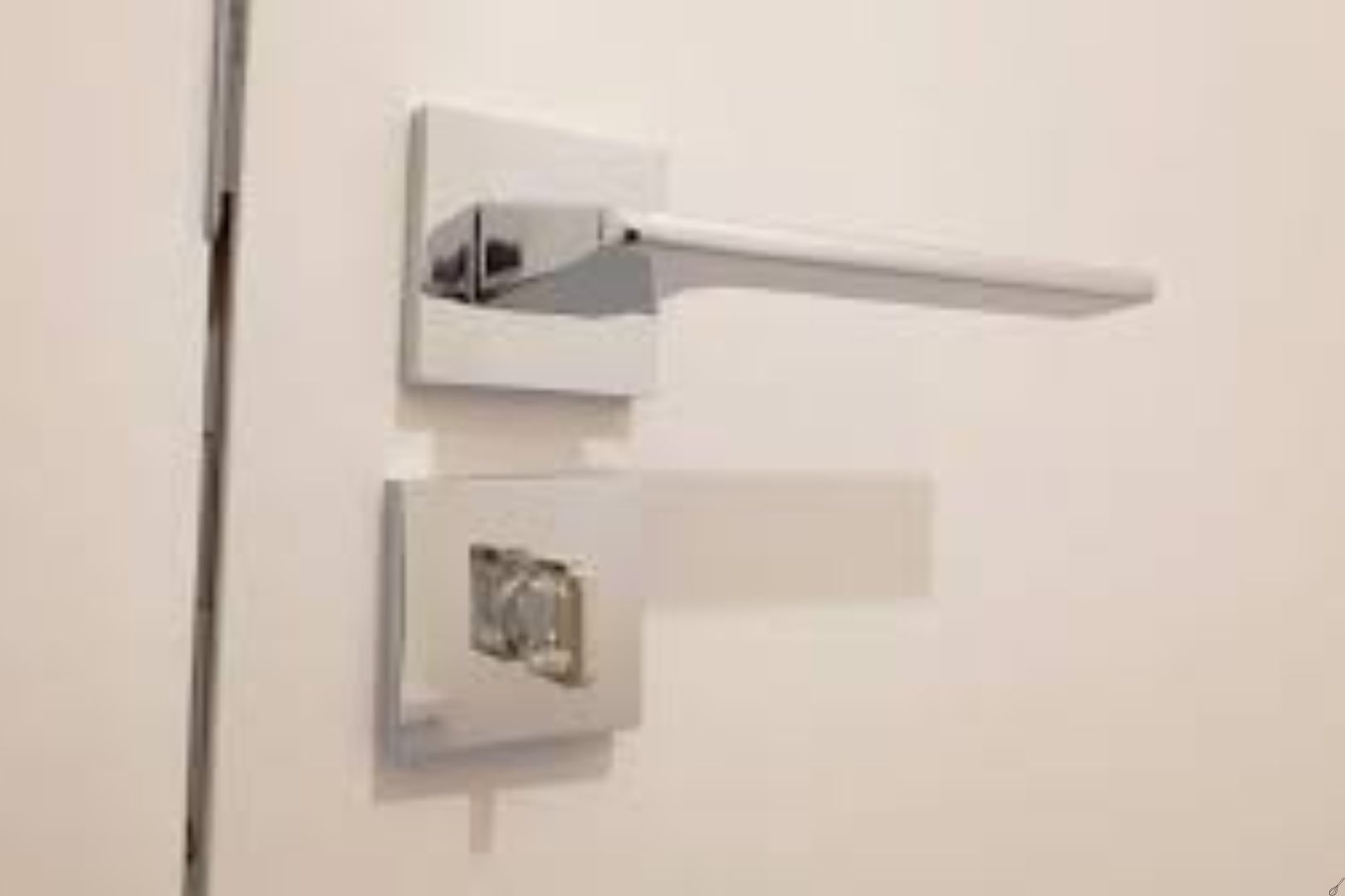 vale a pena reforcar porta com fechadura