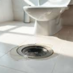 Por que o esgoto fica voltando pelo vaso sanitario